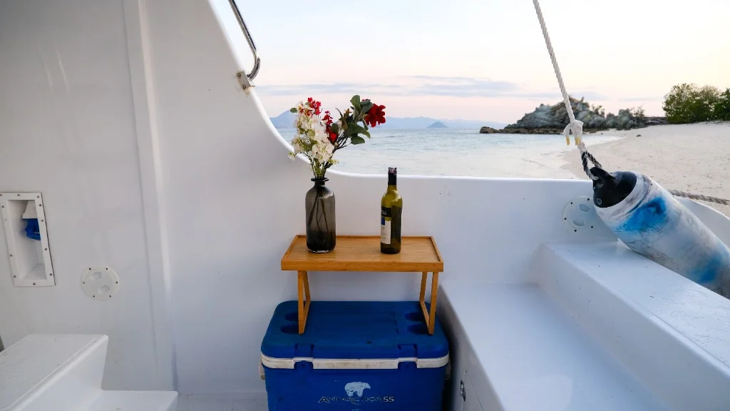 Speedboat B deck with refreshments and view