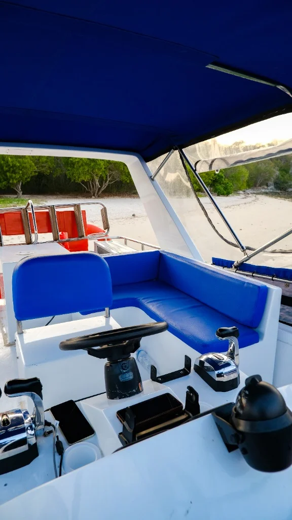 Speedboat B captain cockpit and steering