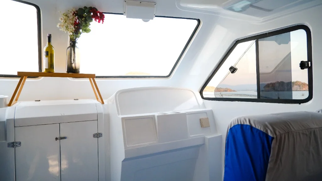 Speedboat B interior cabin with flowers