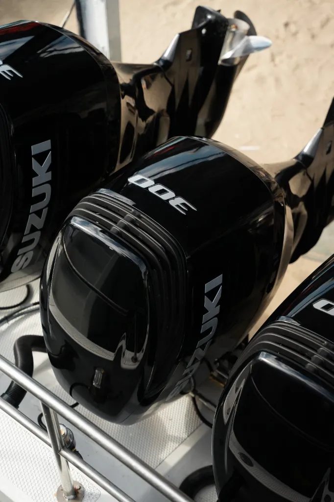 Double Suzuki 300HP outboard engines of Speedboat C Labuan Bajo